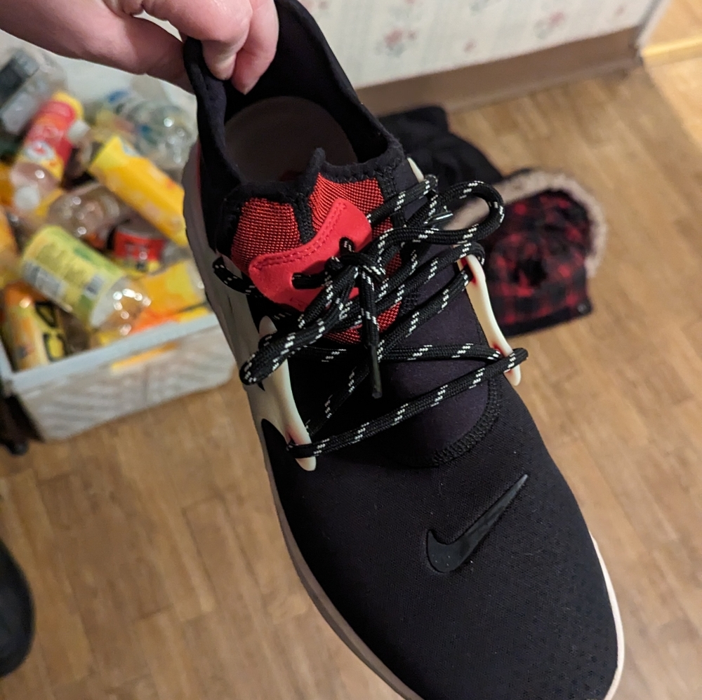 Nike - Picture 2 of 2